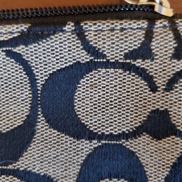 Authentic Coach Wristlet👛 - Picture 2 of 4